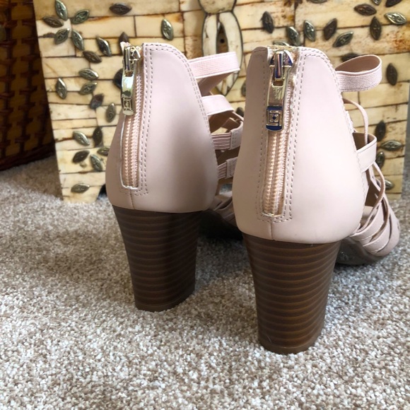 Liz Claiborne Sz6 New cream open-toe, zip back closure, crisscross stretchable - Picture 4 of 8